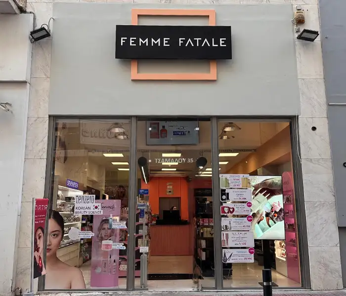 Κατάστημα Πειραιά - Femme Fatale - Femme Fatale -  - Διεύθυνση Τηλέφωνο: 210 4175450 Διεύθυνση: Τσαμαδού 35, Πειραιάς 185 31 Ωράριο Κατάστημα ΠειραιάΤηλ: +30 210 4175450ΔΕ – ΤΕ – ΣΑ: 09:00 – 15:00ΤΡ – ΠΕ -ΠΑ: 09:00 – 21:00 Αξιολογηστε μας! δειτε το virtual tour του καταστηματοσ! To Femme Fatale Πειραιά ξεκίνησε να λειτουργεί το Νοέμβριο του 2018, βρίσκεται στην οδό Τσαμαδού, ένα από τους πιο εμπορικούς Κατάστημα Πειραιά - Femme Fatale - Femme Fatale -