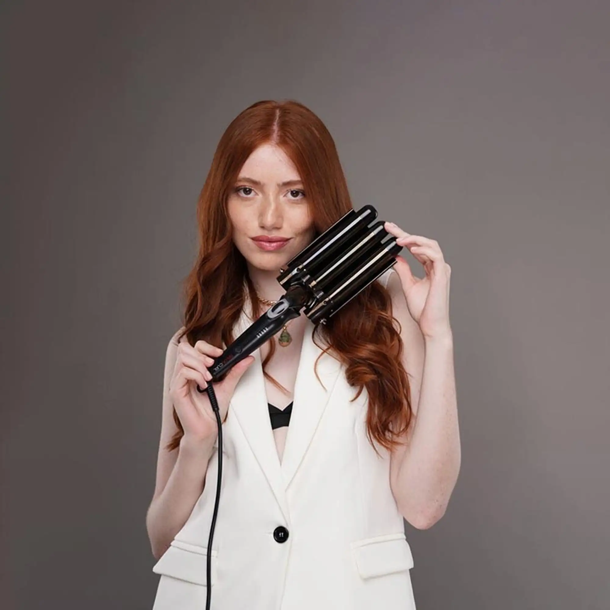 GAMA Ψαλίδι Μαλλιών Triferro Waves 140ο-220ο PC5006 - Femme Fatale - - Το GAMA Ψαλίδι Μαλλιών Triferro Waves 140ο-220ο PC5006 είναι ένα επαγγελματικό τριπλό ψαλίδι με 5 ρυθμιζόμενα επίπεδα θερμοκρασίας και διάμετρο 25mm. GAMA Ψαλίδι Μαλλιών Triferro Waves 140ο-220ο PC5006 - Femme Fatale - GAMA Ψαλίδι Μαλλιών Triferro Waves 140ο-220ο PC5006